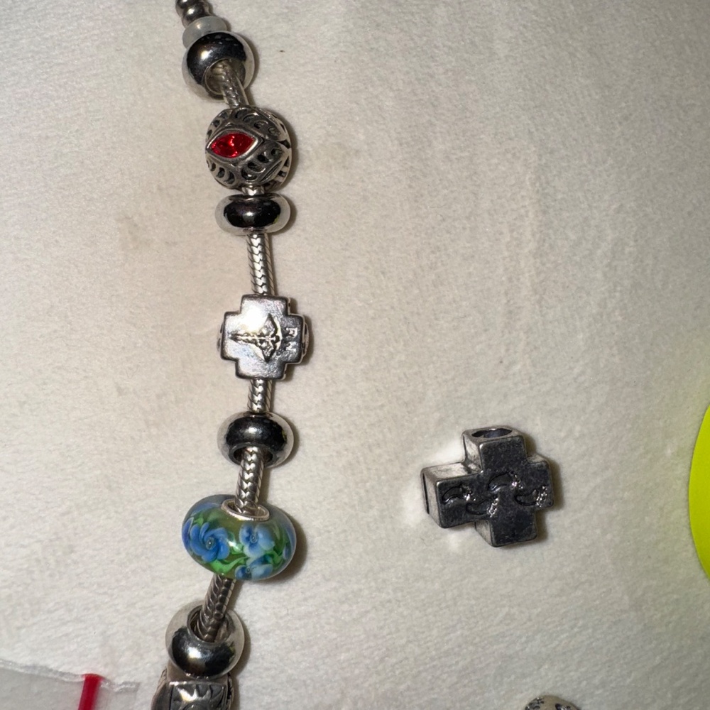 Chamilia charm bracelet - Picture 4 of 8